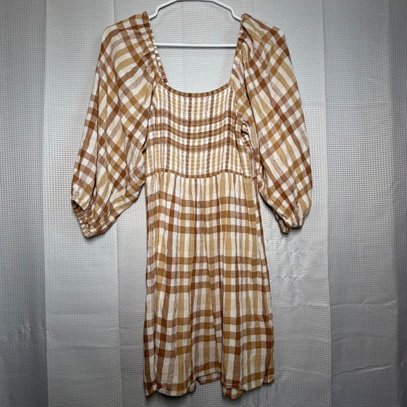 Billabong Dresses & Skirts - Billabong Mini Dress Medium Tan Gingham Smocked Puff Sleeve